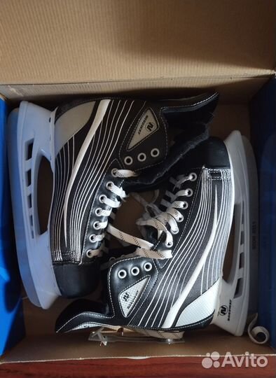 Коньки хоккейные