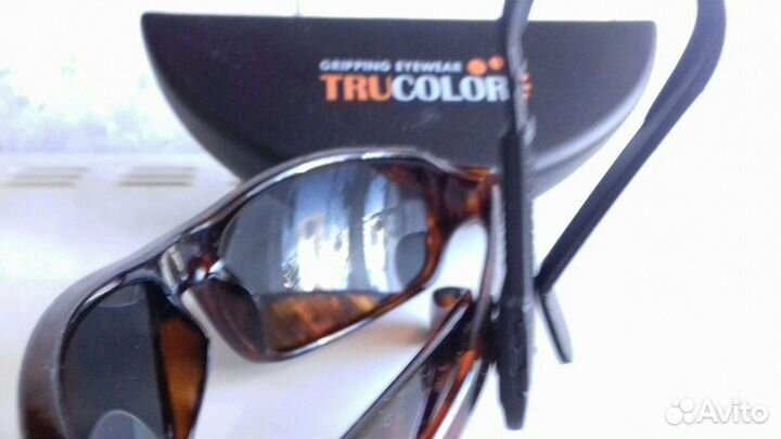 Очки солнцезащитные