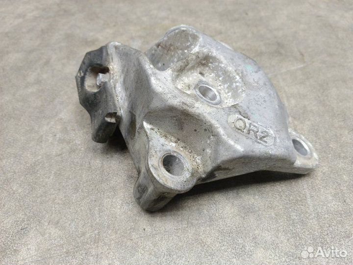 Кронштейн опоры двигателя Nissan Teana L33 2.5