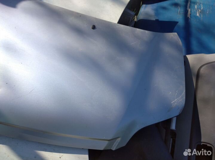 Капот тойота ноах AZR60 без никеля