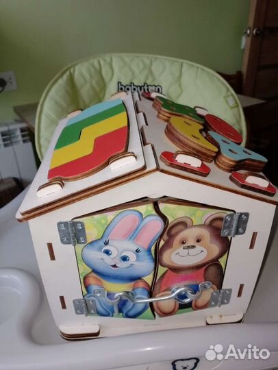 Бизиборд домик со светом в хорошем состоянии