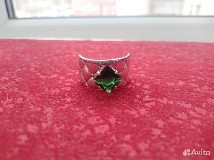 Серебряное кольцо женское