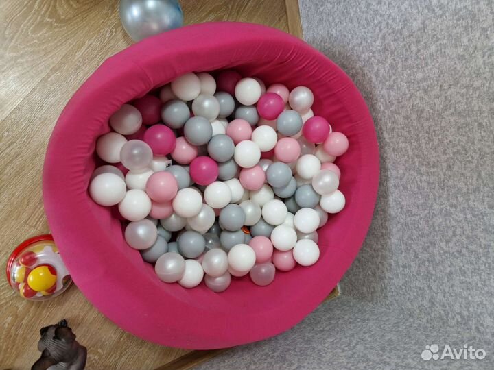 Сухой бассейн с шариками