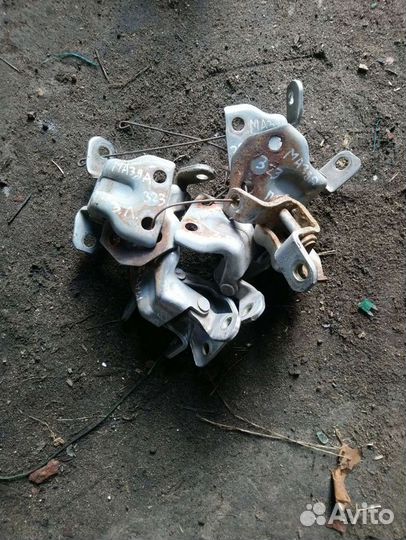 Петля двери mazda 323 bj / 626 / mpv / premacy