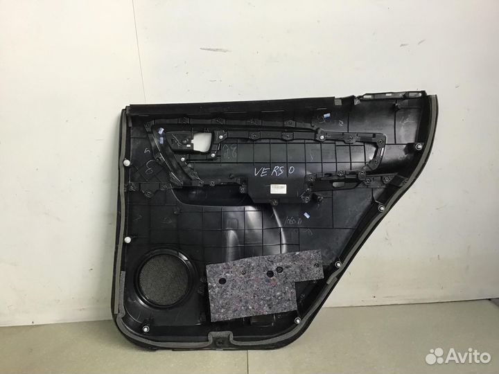 Обшивка двери задней левой Toyota Fortuner 2015