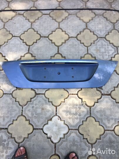 Накладка пластиковая на крышку багажника мерседес