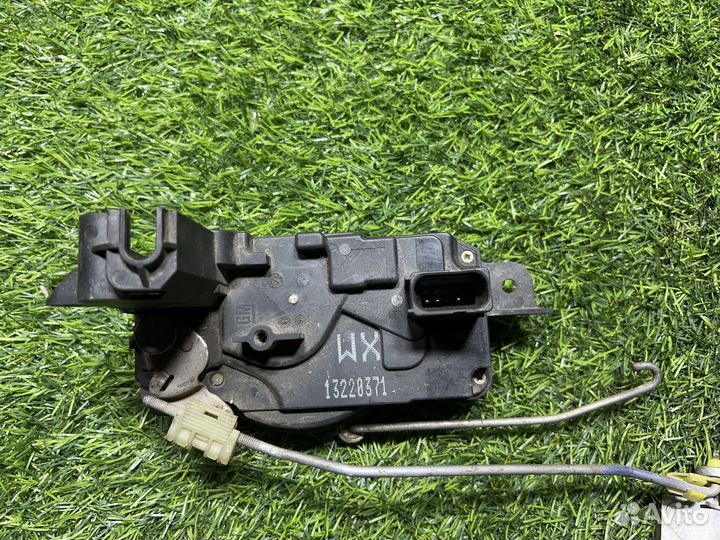 Замок двери Opel Astra-H