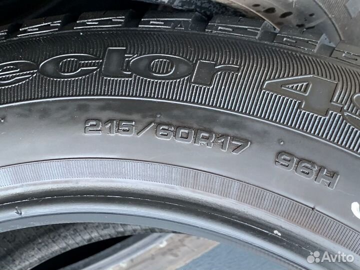 Goodyear Vector 4Seasons 215/60 R17
