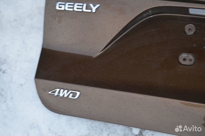 Geely atlas накладка крышки багажника