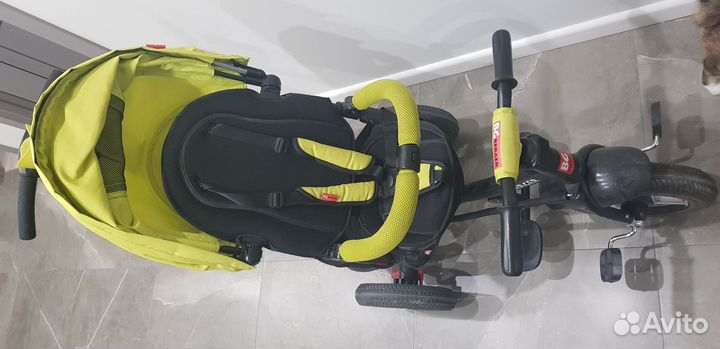 Трехколесный велосипед с ручкой