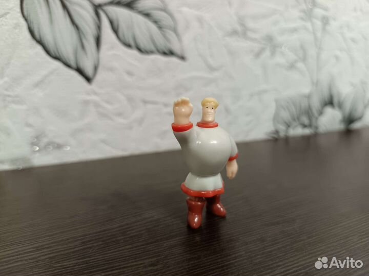 Игрушки из киндера (богатыри,фиксики, шрек и т.д)