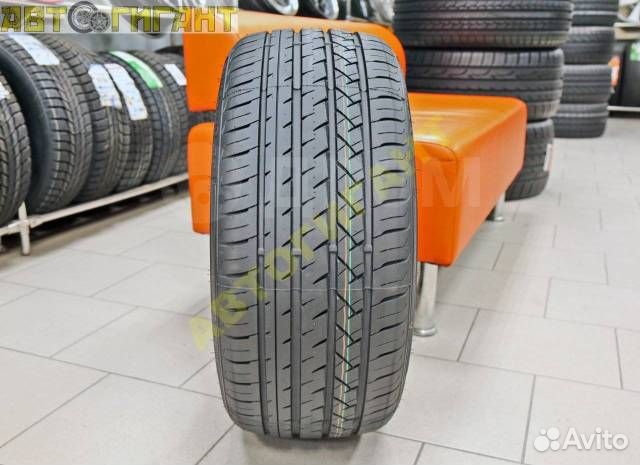 Sonix Prime UHP 08 215/35 R18 82W