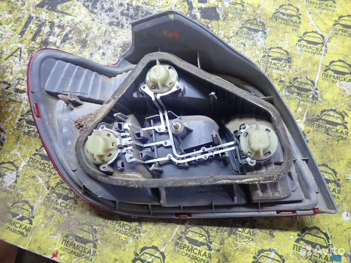 Фонарь задний правый для Toyota Yaris 1999-2005