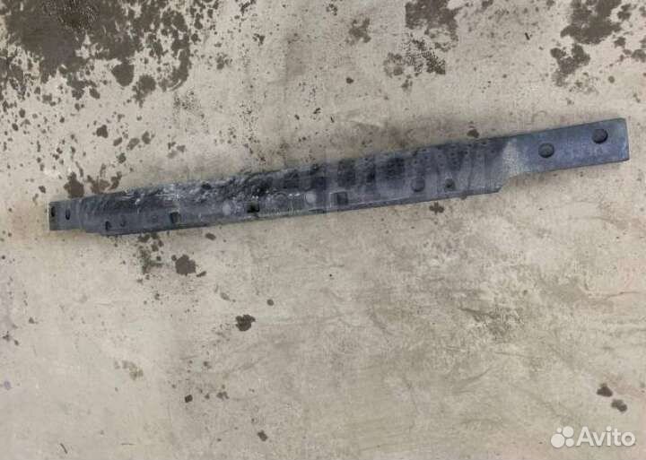 Абсорбер переднего бампера на Ленд Крузер 200