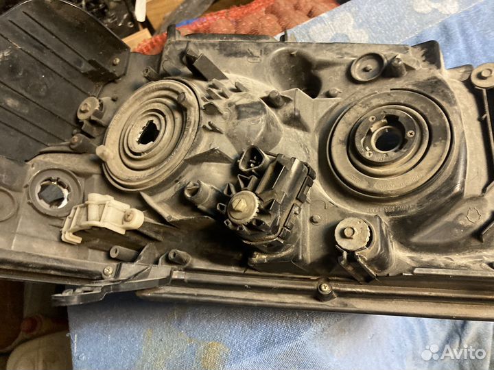 Фара передняя правя Toyota Land Cruiser 200