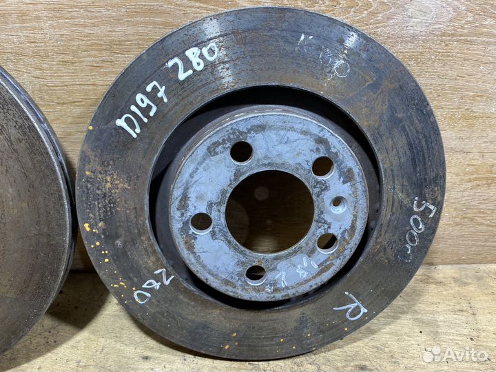 Комплект передних тормозных дисков VW Golf 4 D197