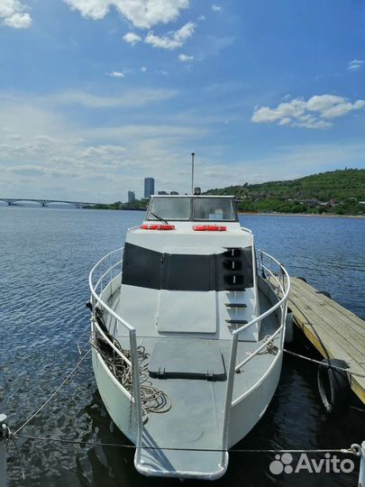 Катер прогулочный