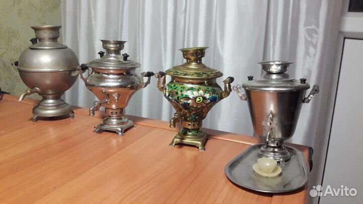 Коллекция миниатюрных самоваров СССР