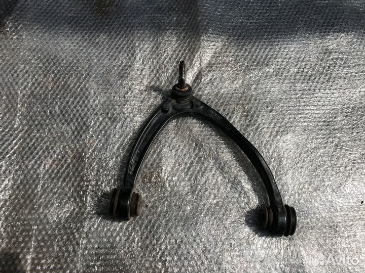 Рычаг передний правый Chevrolet Tahoe III 06-14