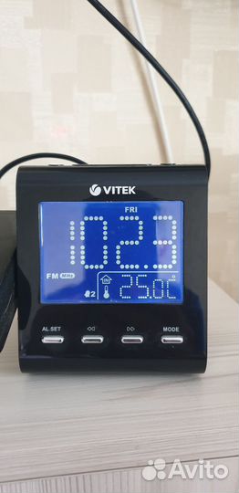 Радиочасы vitek