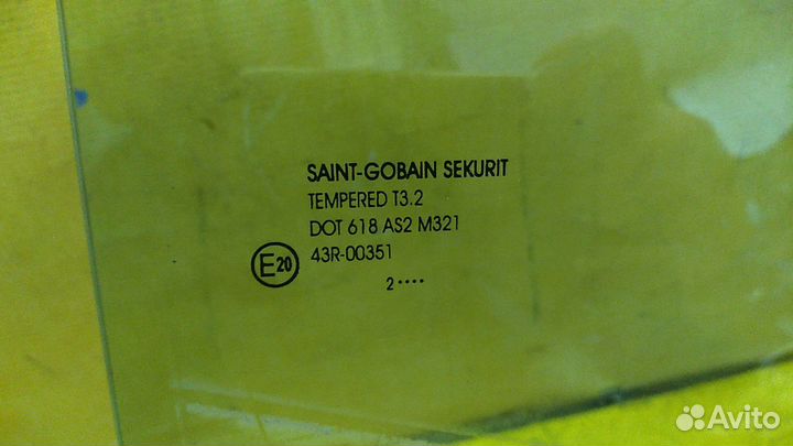 Стекло двери задней правой Venga