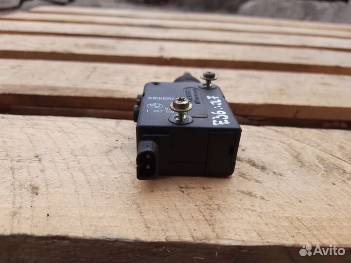 Активатор замка крышки бензобака BMW Е36