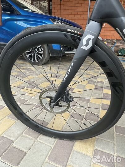 Шоссейный велосипед scott addict 10 disc