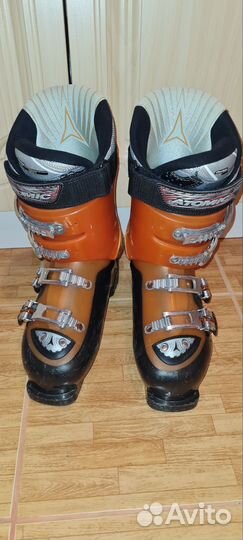 Горнолыжные ботинки atomic