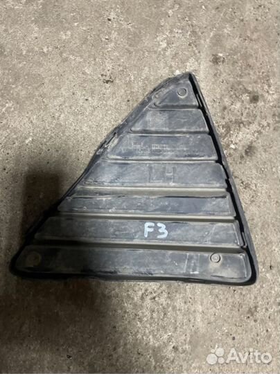 Заглушка Накладка бампера левая Ford Focus 3