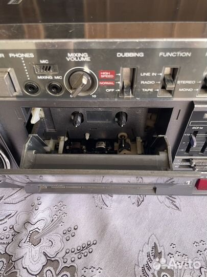 Магнитофон hitachi