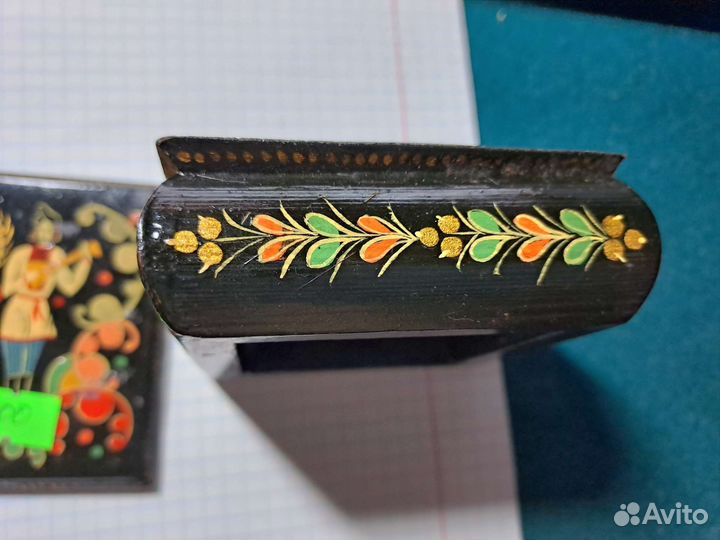 Деревянная шкатулка