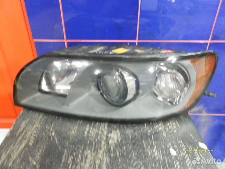 Фара левая Volvo S40 V50 Xenon