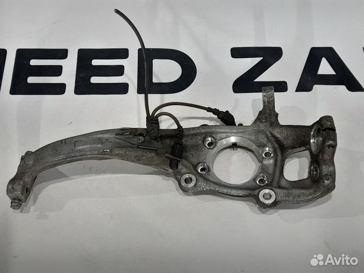 Передний левый поворотный кулак Audi A4 B8