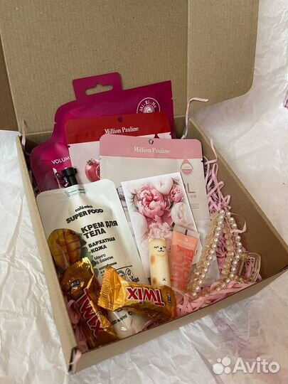 Подарок девушке на 8 марта