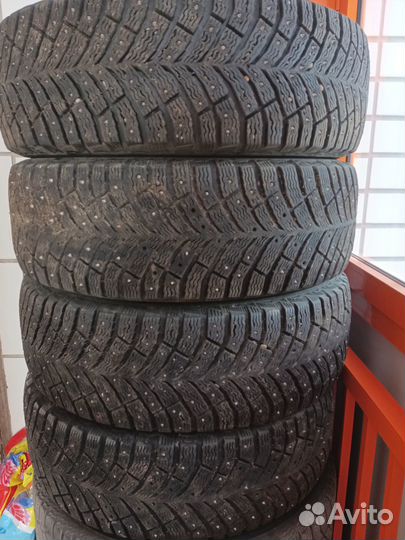 Michelin X-Ice North 4 215/60 R16