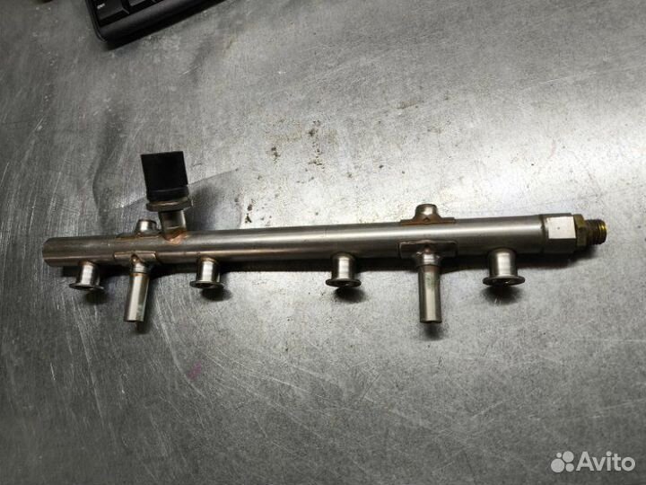 Топливная рампа Audi A4 B9 2.0T