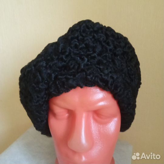 Шапка меховая из каракуля женская