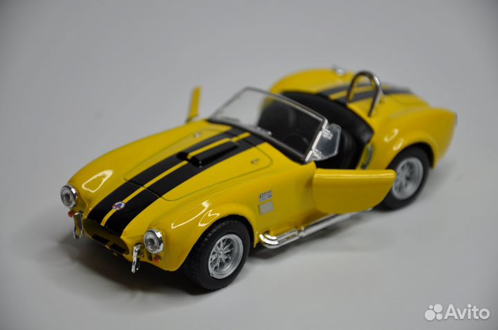 Модель автомобиля Shelby Cobra 427 S/C 1965 металл