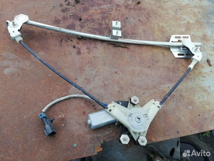 Стеклоподъемник двери Нива Шевроле