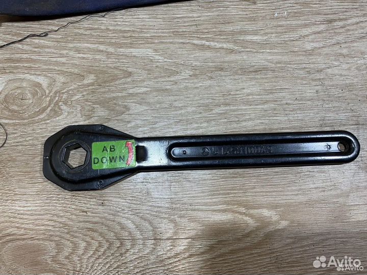 Набор инструментов Mercedes (ключ, крюч, ручка)