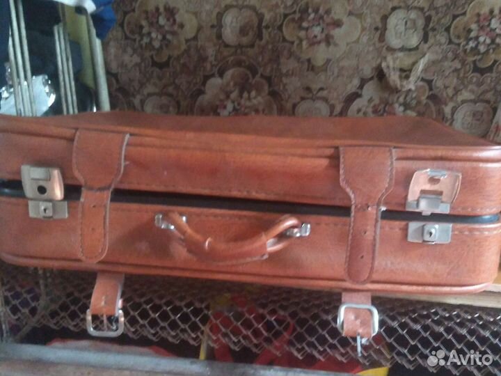Продам чемодан в хорошом состояний