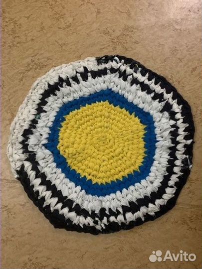 Круглый вязаный коврик