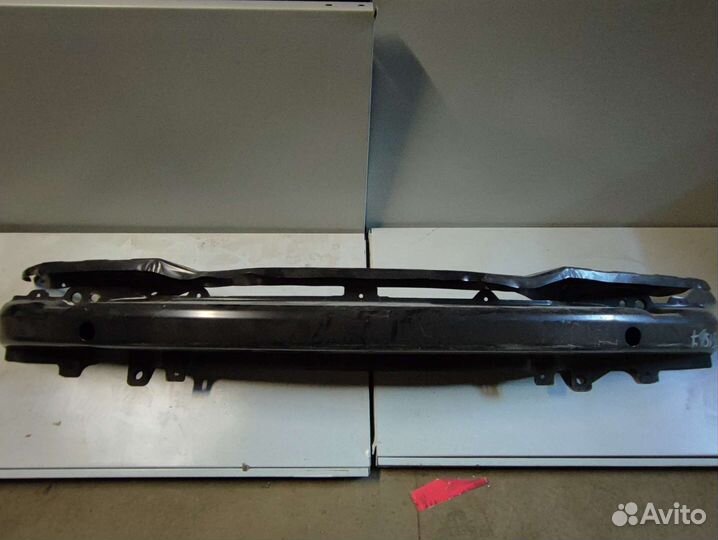 Усилитель переднего бампера Skoda Octavia