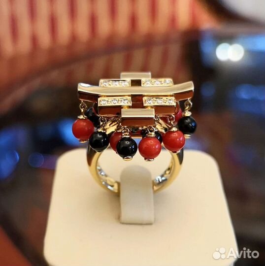 Золотое кольцо в стиле Cartier с бриллиантами