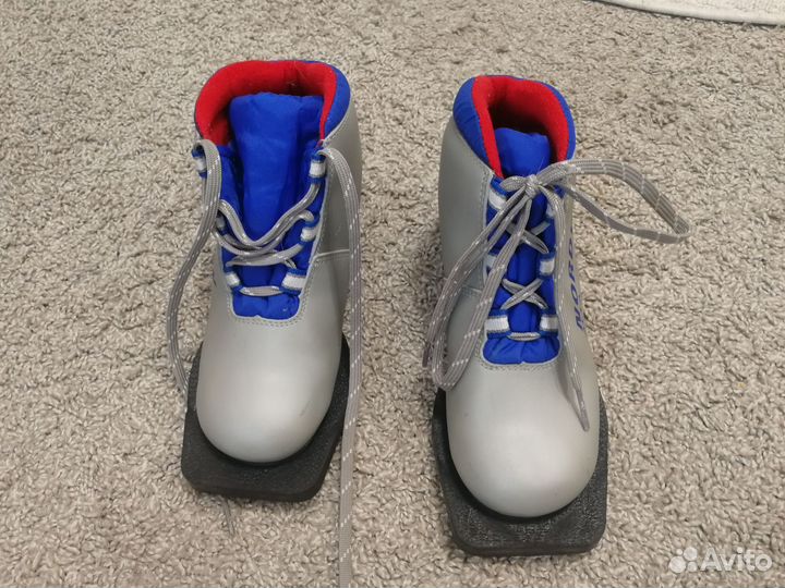 Лыжные ботинки