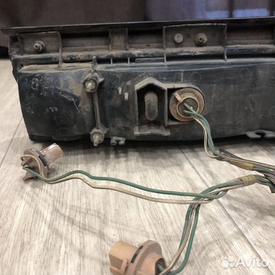 Прдается левая задняя фара на марк 2 90 кузов