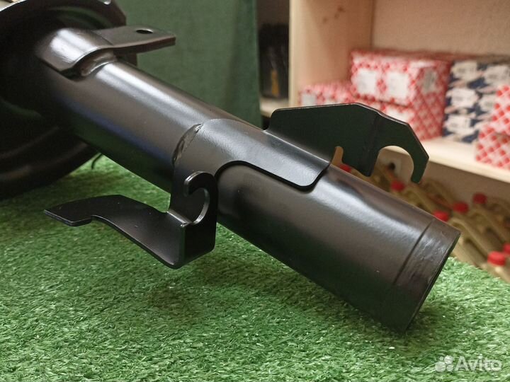 Амортизатор передний лев Volvo S40 II V50 (04-12г)