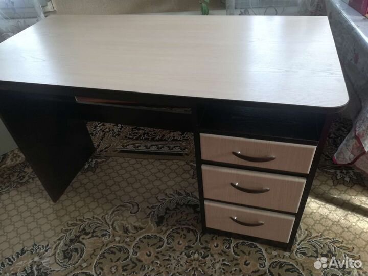 Письменный стол