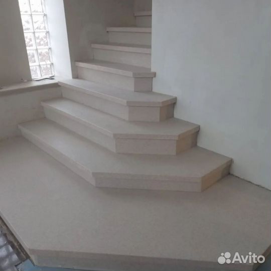 Лестница из искусственного камня кварц акрил