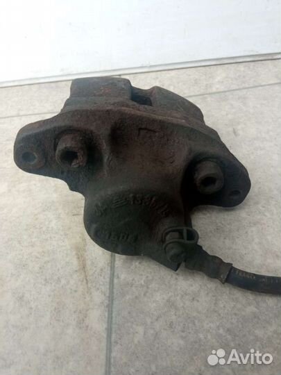 Суппорт тормозной передний правый Renault 19 2